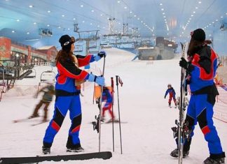 Đắm mình trong công viên tuyết Ski Dubai giữa lòng sa mạc rộng lớn